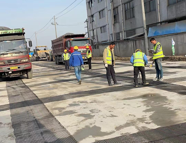 滑县老材料的新故事：玻璃纤维土工格栅如何在‘白改黑’浪潮中重获新生？